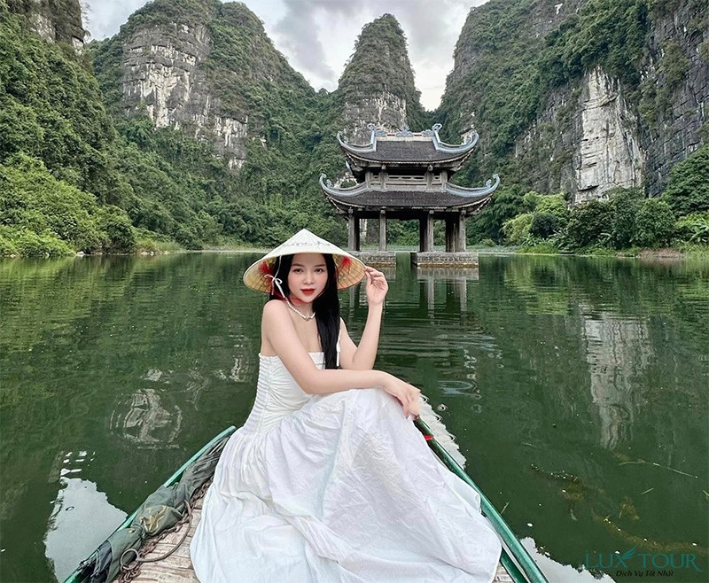 Gia ve tham quan ninh binh 1